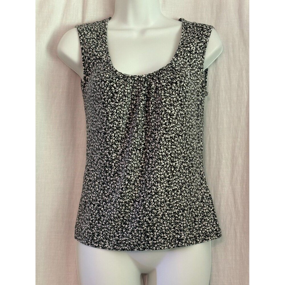 Ann Taylor Loft Petite Black & White Pattern Scoop neck sleeveless top. Size XSP